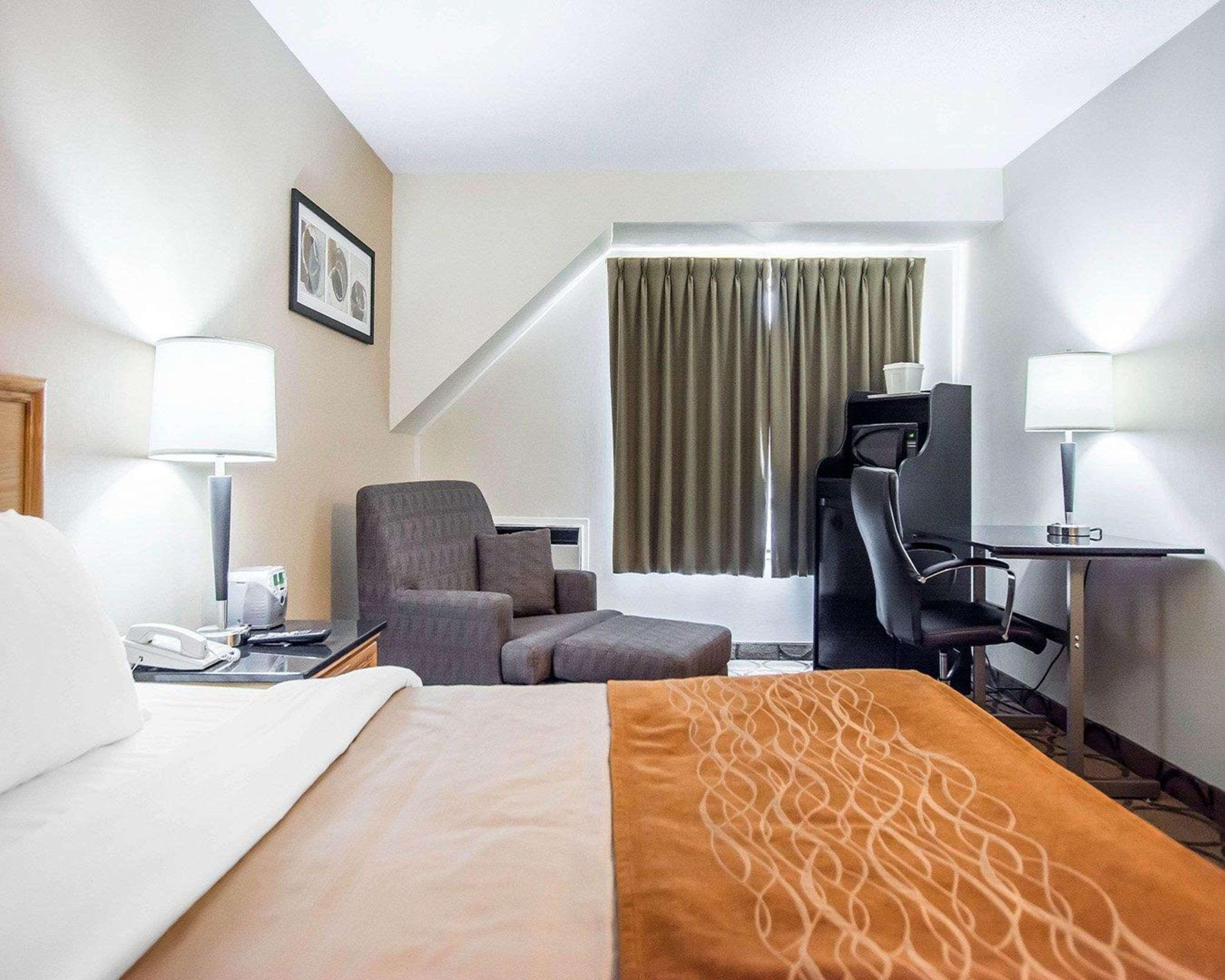 Comfort Inn East Moncton Exteriör bild