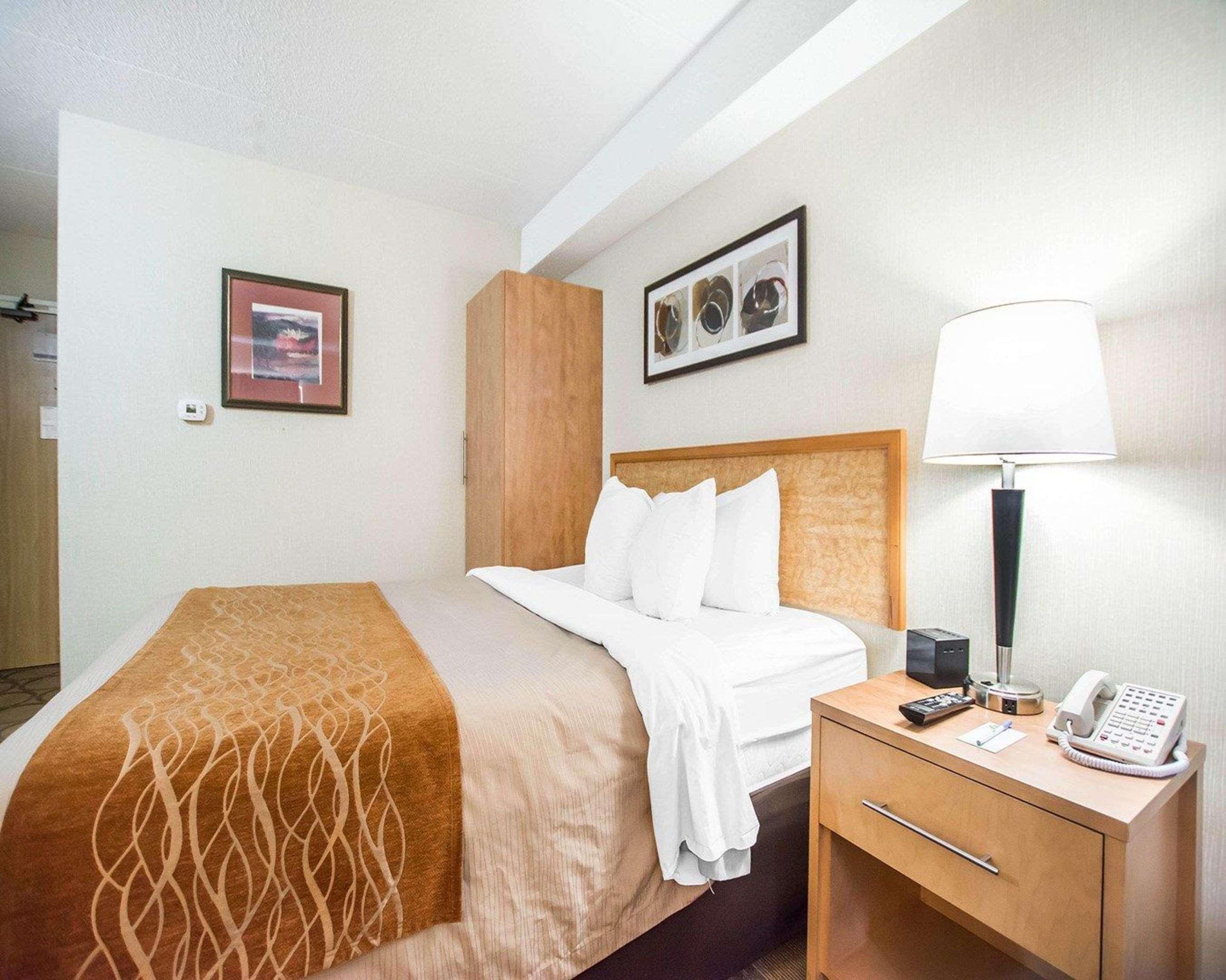 Comfort Inn East Moncton Exteriör bild