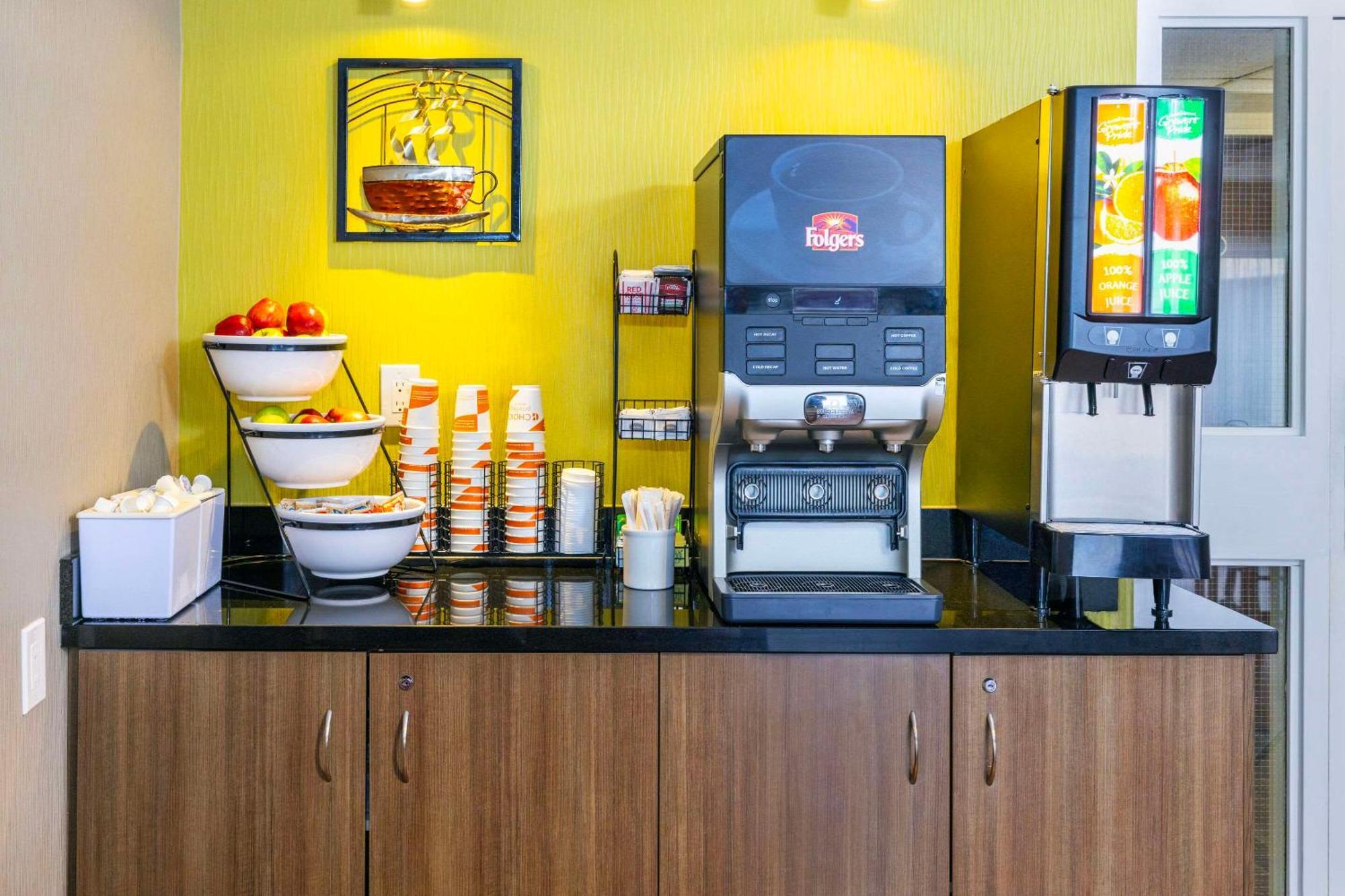 Comfort Inn East Moncton Exteriör bild