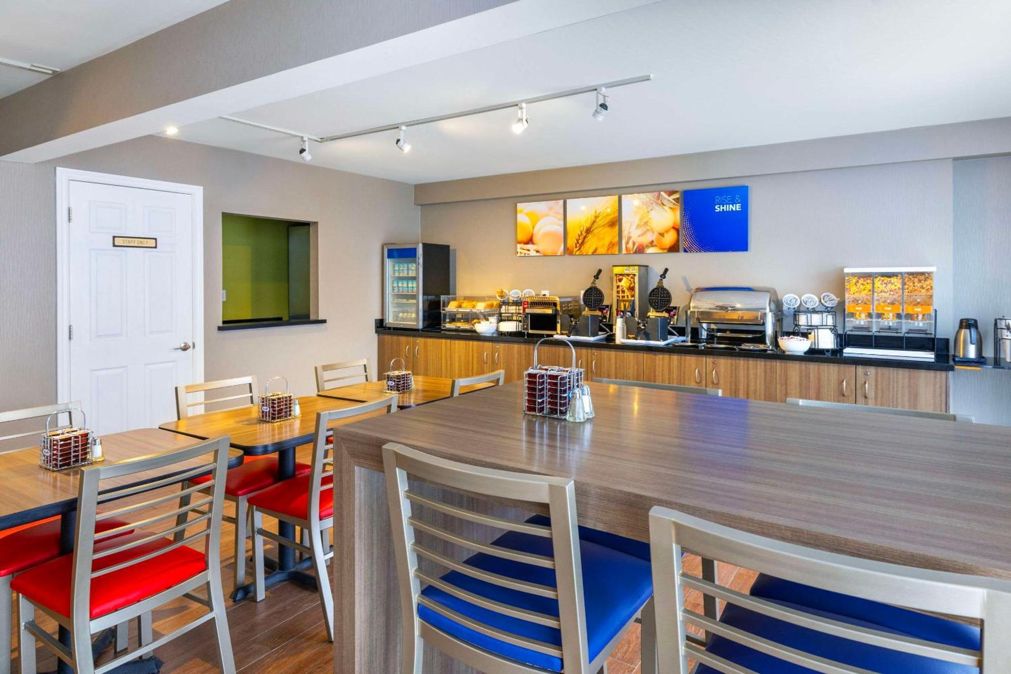 Comfort Inn East Moncton Exteriör bild